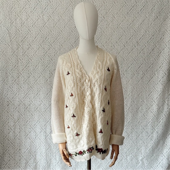 Vintage Cream Floral Embroidered Cable Knit Cardigan | One Size | Hand-Made - Picture 4 of 12